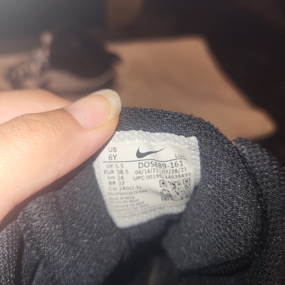 Boys Nike Sneakers - Picture 6 of 6